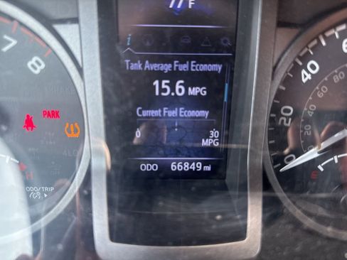 Used 2019 Toyota Tacoma TRD Off-Road w/ TRD Premium Off Road Package AWD/4WD image 13
