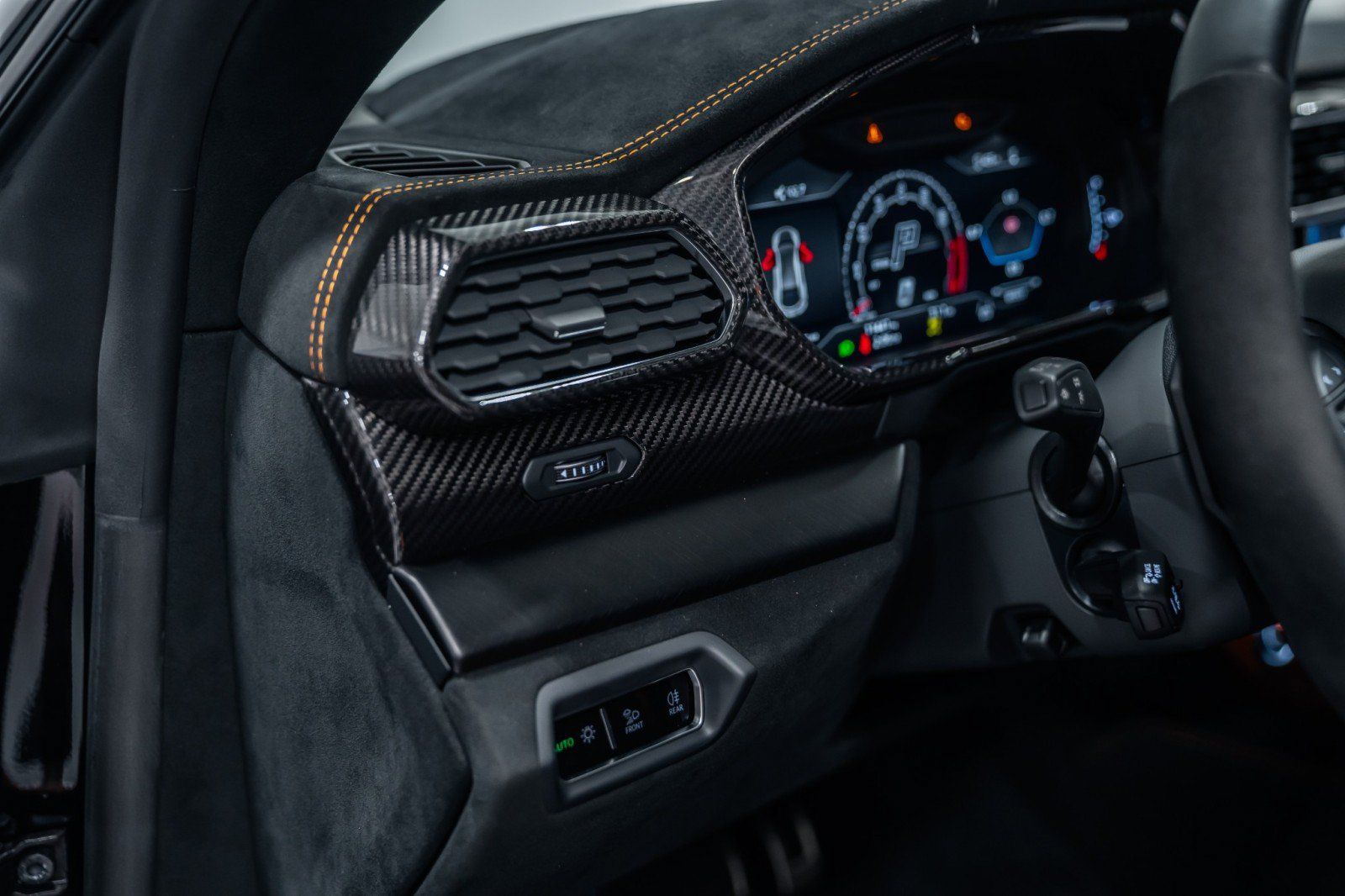 Used 2024 Lamborghini Urus Performante AWD/4WD image 20