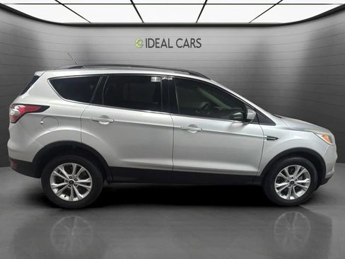 Used 2018 Ford Escape SE w/ Ford Safe & Smart Package AWD/4WD image 4