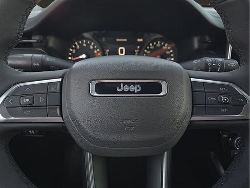Used 2025 Jeep Compass Latitude w/ Altitude Special Edition AWD/4WD image 19