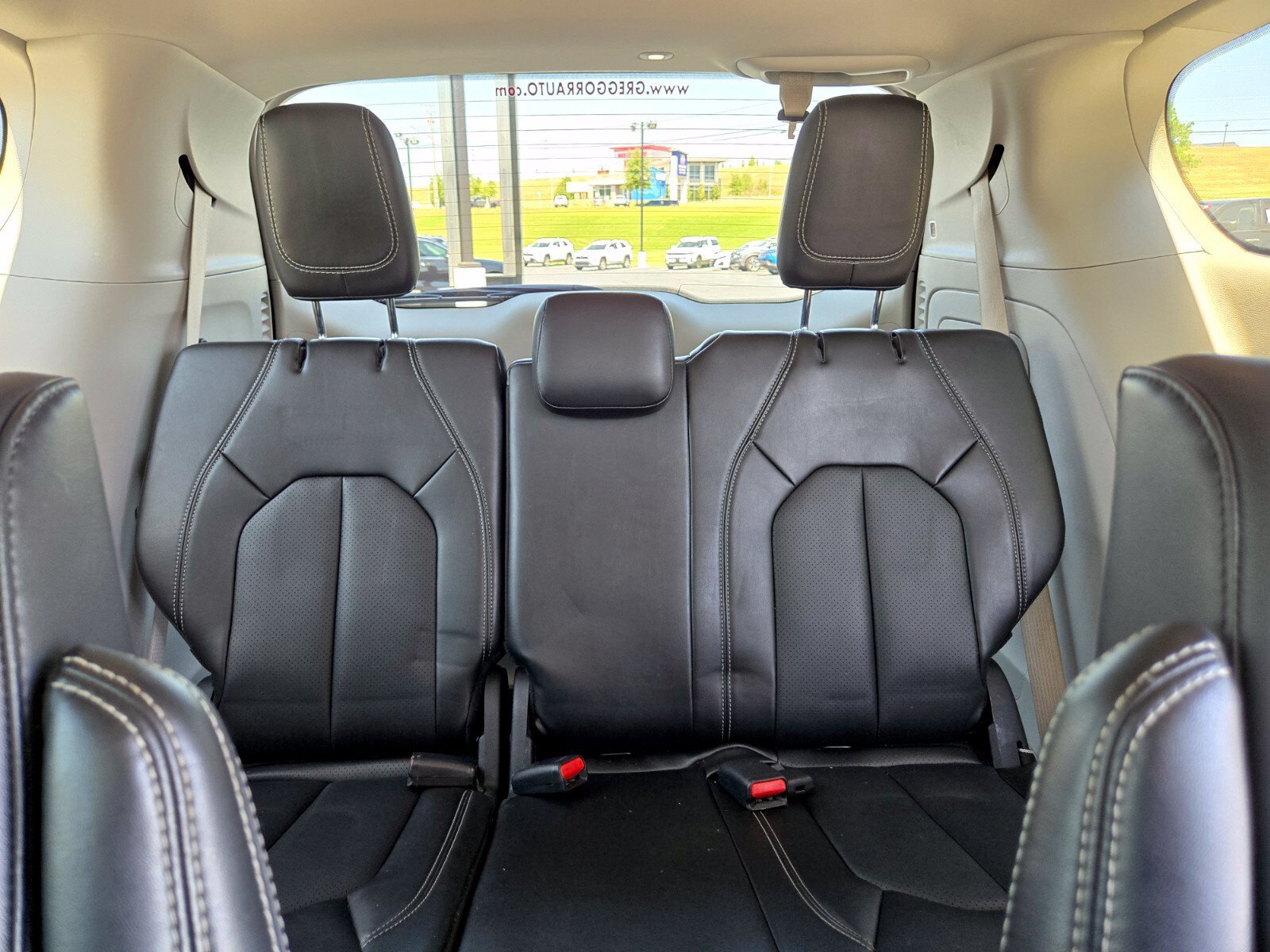 Used 2024 Chrysler Pacifica Limited FWD image 16