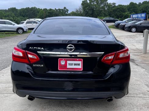 Used 2017 Nissan Altima 2.5 S w/ Power Driver Seat Package FWD image 5