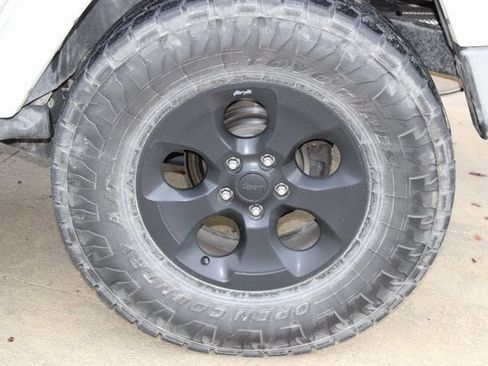 Used 2015 Jeep Wrangler Unlimited Sahara image 23