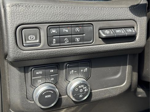 Used 2023 GMC Yukon Denali AWD/4WD image 18