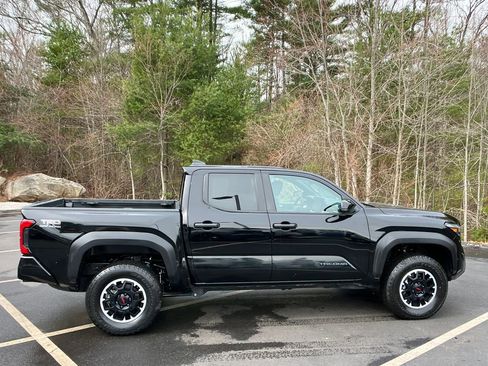 Used 2024 Toyota Tacoma TRD Off-Road image 2