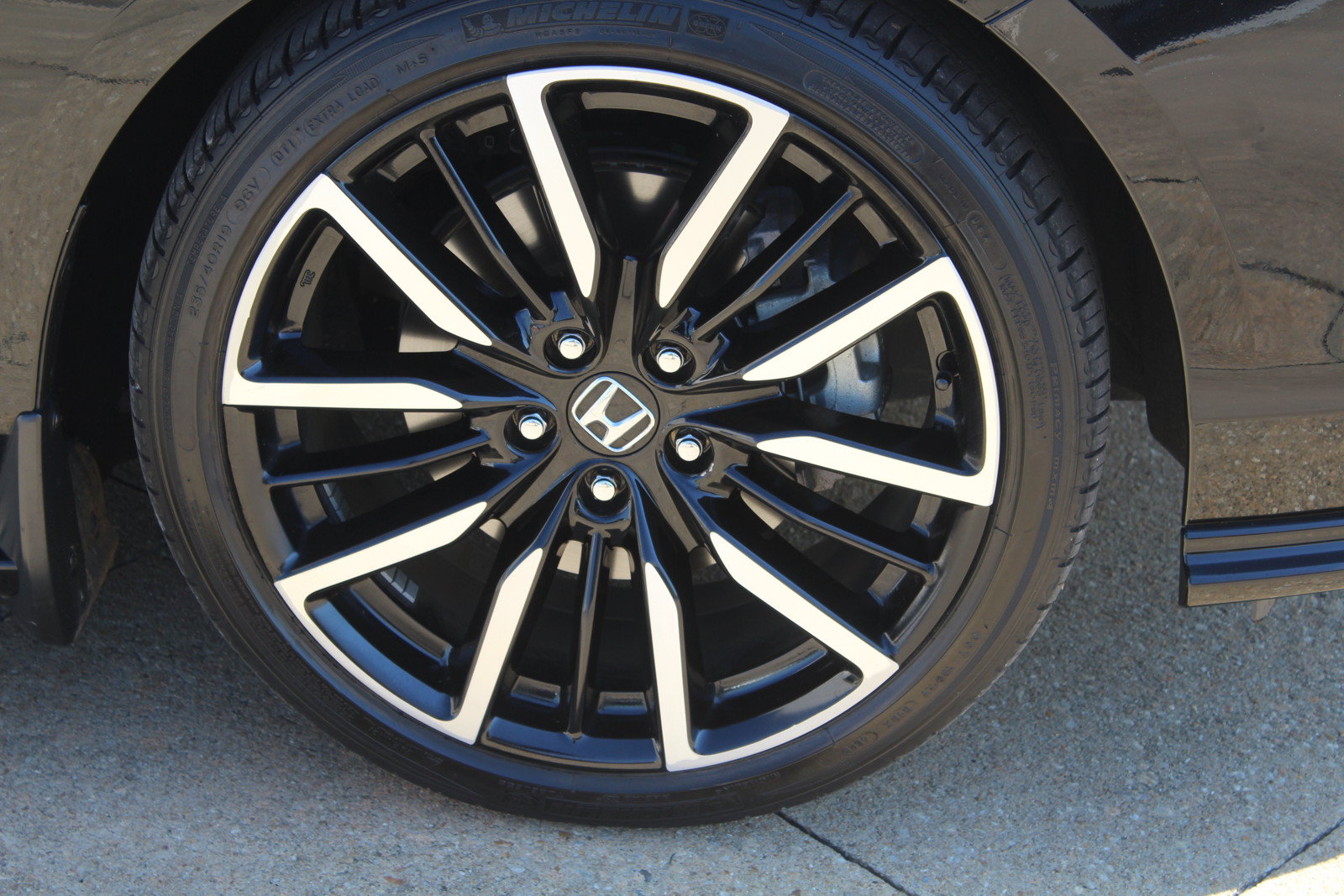 Used 2024 Honda Accord Touring image 3