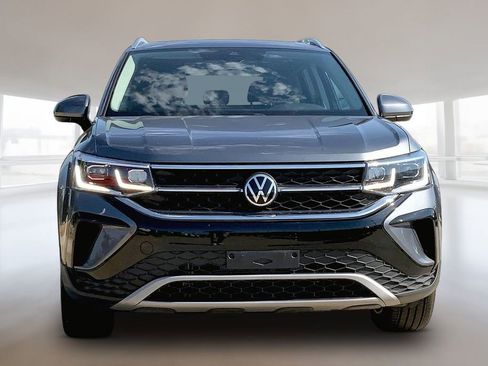 Certified 2022 Volkswagen Taos SEL w/ Panoramic Sunroof Package AWD/4WD image 3
