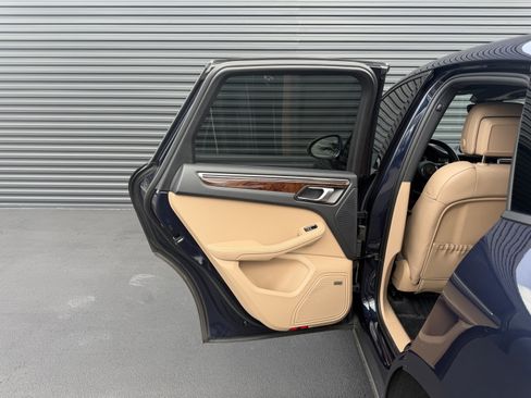 Certified 2023 Porsche Macan AWD/4WD image 18