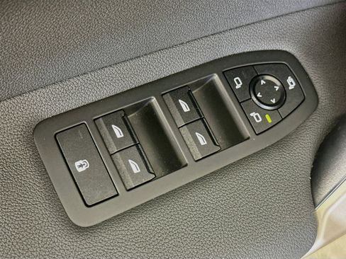 Used 2024 BMW iX xDrive50 w/ Convenience Package AWD/4WD image 18