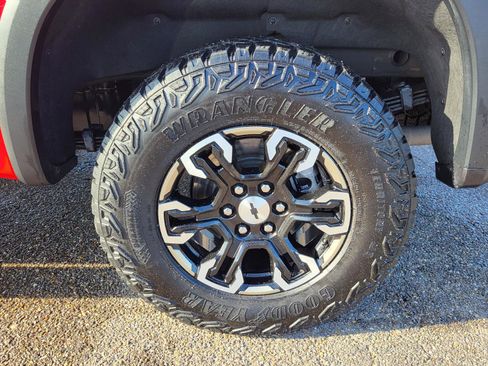 Used 2024 Chevrolet Silverado 1500 ZR2 w/ Technology Package image 30