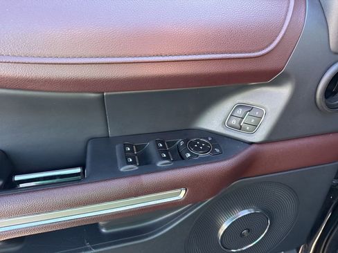 Used 2024 Ford Expedition Limited image 20