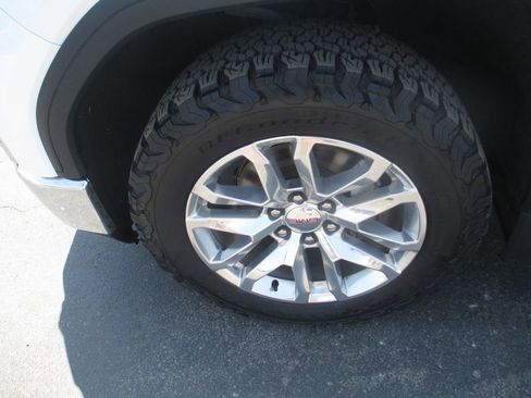 Used 2019 GMC Sierra 1500 SLT w/ SLT Premium Plus Package AWD/4WD image 16