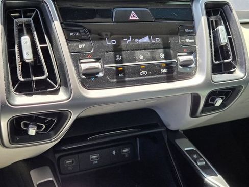 Used 2023 Kia Sorento S w/ Panoramic Sunroof Package FWD image 22