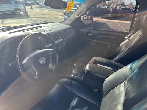 Used 2011 GMC Yukon Denali image 14