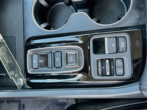 Used 2025 Honda Pilot Elite image 16