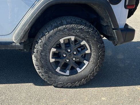 Used 2025 Jeep Wrangler Unlimited Rubicon 4xe w/ Convenience Group image 12