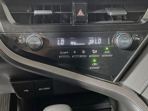 Used 2024 Toyota Camry SE image 25