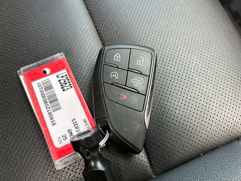 Used 2025 GMC Sierra 1500 SLT image 32