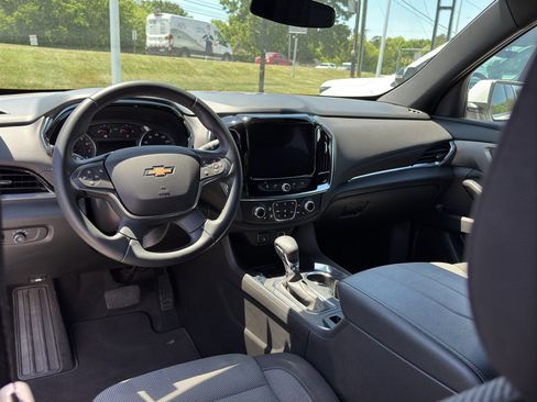 Used 2023 Chevrolet Traverse LT FWD image 8