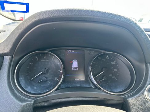 Used 2018 Nissan Rogue SV FWD image 10
