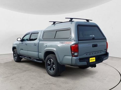Used 2018 Toyota Tacoma TRD Sport w/ Technology Package AWD/4WD image 7