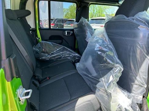 New 2025 Jeep Gladiator Willys image 28