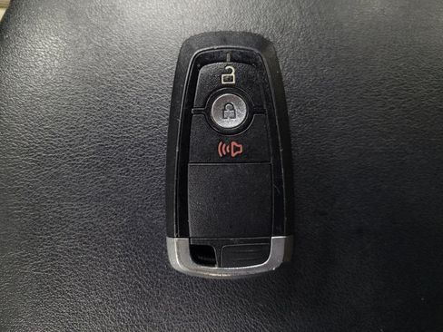 Used 2019 Ford Edge SE image 32