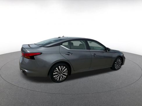 Used 2026 Nissan Altima 2.5 SV FWD image 12