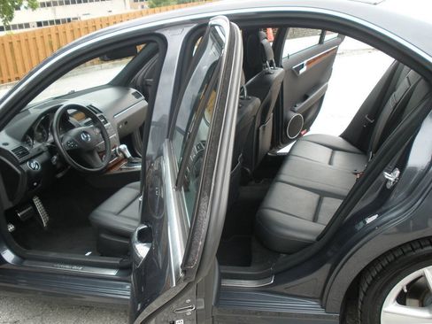 Used 2010 Mercedes-Benz C 300 4MATIC Sedan image 26
