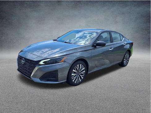 Used 2025 Nissan Altima 2.5 SV FWD image 5