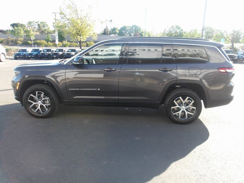 New 2025 Jeep Grand Cherokee L Limited w/ Luxury Tech Group II image 5