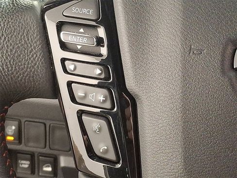 Used 2022 Nissan Frontier PRO-4X w/ Technology Package image 23