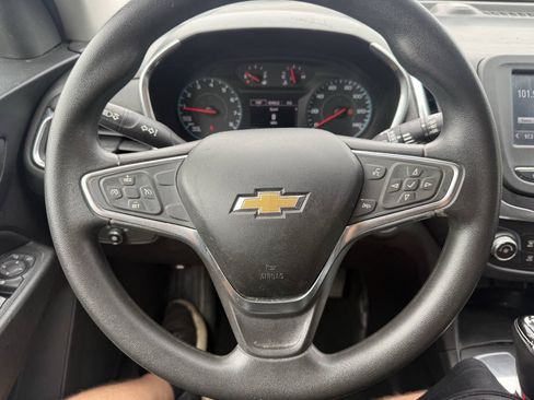 Used 2018 Chevrolet Equinox LT FWD image 19