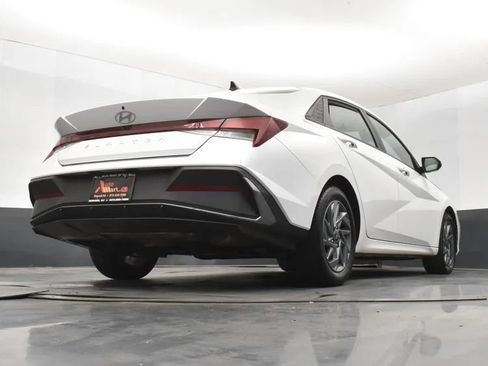 Used 2024 Hyundai Elantra SEL FWD image 13