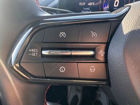 Used 2025 Chevrolet Traverse RS image 23