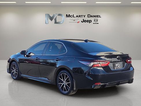 Used 2024 Toyota Camry SE image 4