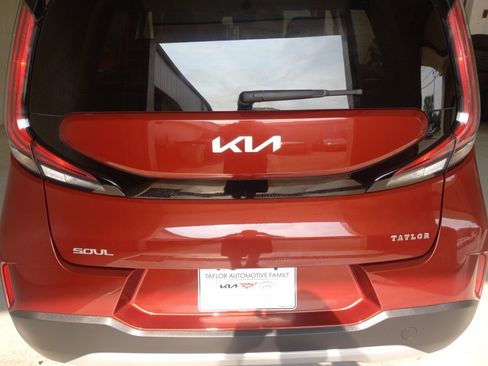 Certified 2023 Kia Soul LX FWD image 10