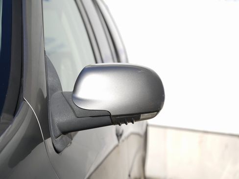 Used 2009 GMC Envoy Denali w/ Sun And 6-Disc Cd Package image 10