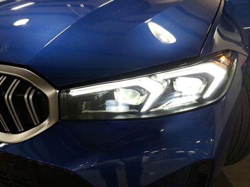 Certified 2025 BMW 330i Sedan w/ M Sport Package image 33