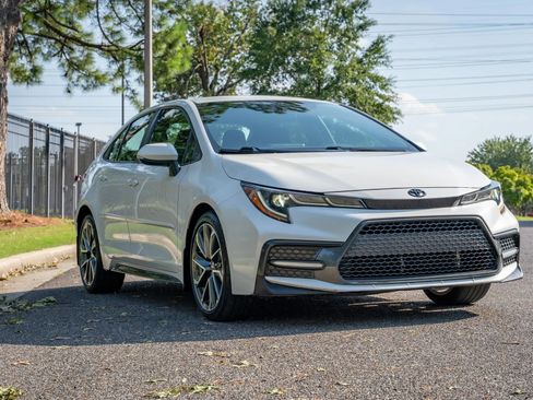 Used 2021 Toyota Corolla SE FWD image 3