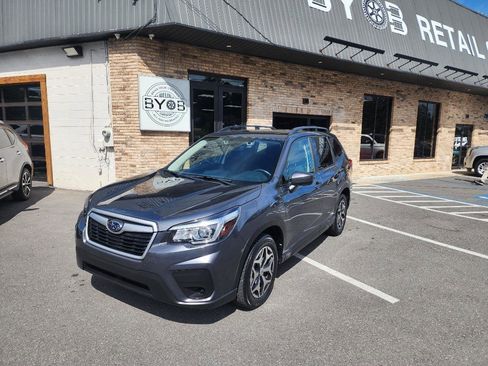 Used 2020 Subaru Forester Premium image 1