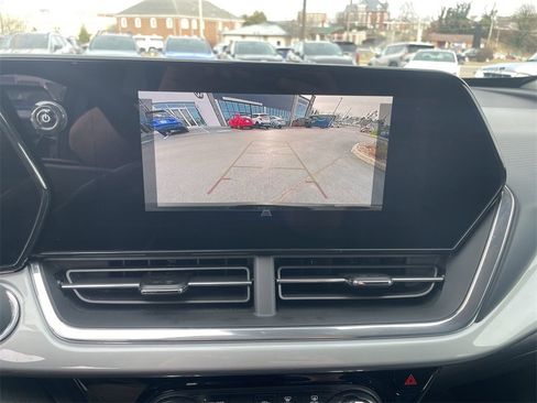 Used 2025 Chevrolet Trax LT w/ Driver Confidence Package image 13