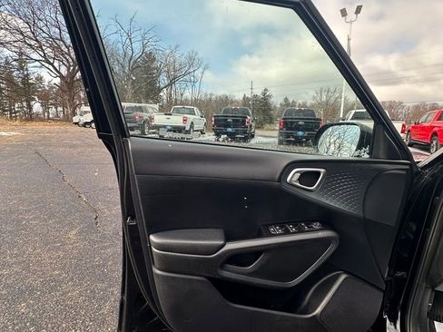 Used 2021 Kia Soul EX image 11