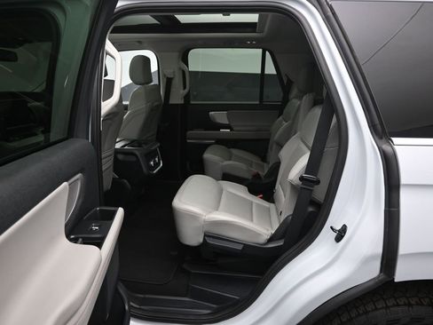 Used 2025 Ford Expedition Active image 20