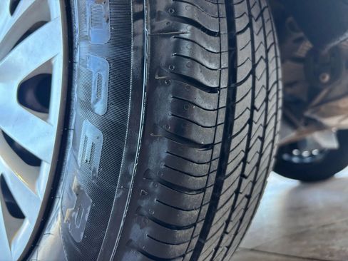 Used 2014 Volkswagen Golf 4-Door image 25