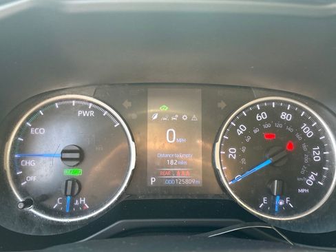 Used 2020 Toyota RAV4 XLE w/ XLE Grade Weather Package AWD/4WD image 21