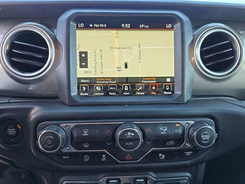 Used 2018 Jeep Wrangler Unlimited Sahara AWD/4WD image 27
