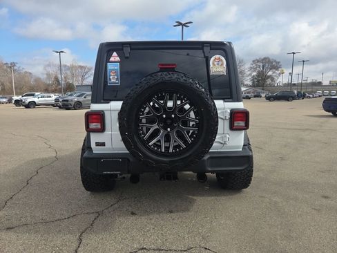 Used 2019 Jeep Wrangler Sport image 7