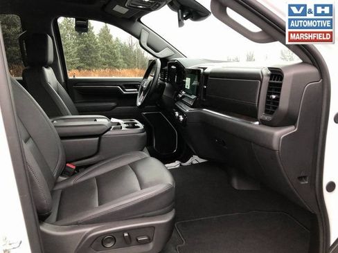 Used 2025 GMC Sierra 1500 SLT AWD/4WD image 19