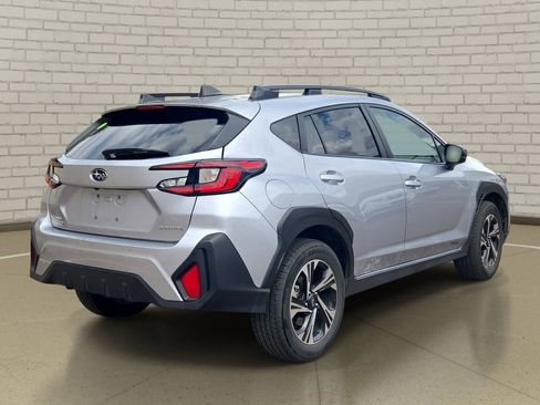 Used 2025 Subaru Crosstrek 2.0i Premium image 5